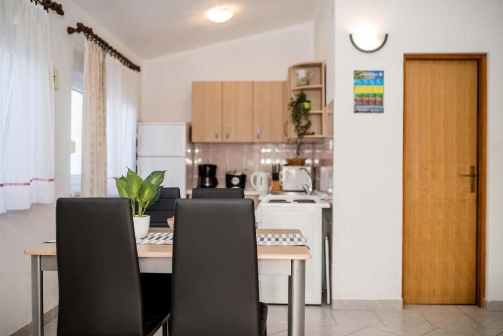 Apartmani Luka Banjol Exterior foto